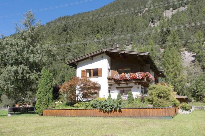 BnB für 2 Personen, mit Balkon und Terrasse sowie Garten und Sauna in Sankt Anton am Arlberg