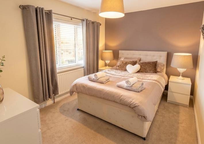 3 Bed House - Sleeps 6 - Parking - Pets - Garden in Gateshead
