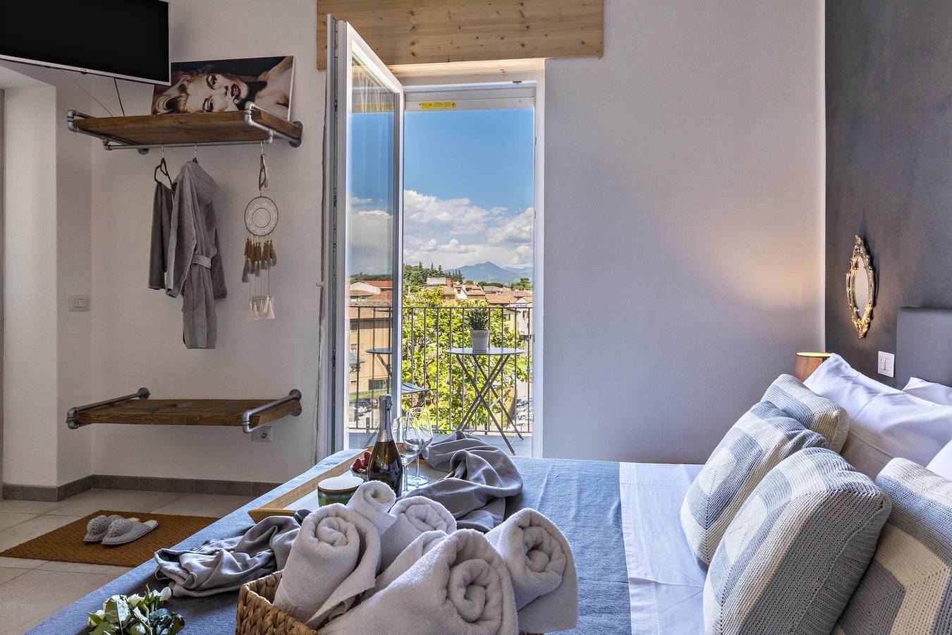 Ferienhaus 'Homely Feeling' mit Wlan, A/C, Balkon und Garten in Castelnuovo del Garda, Gardasee-Berge