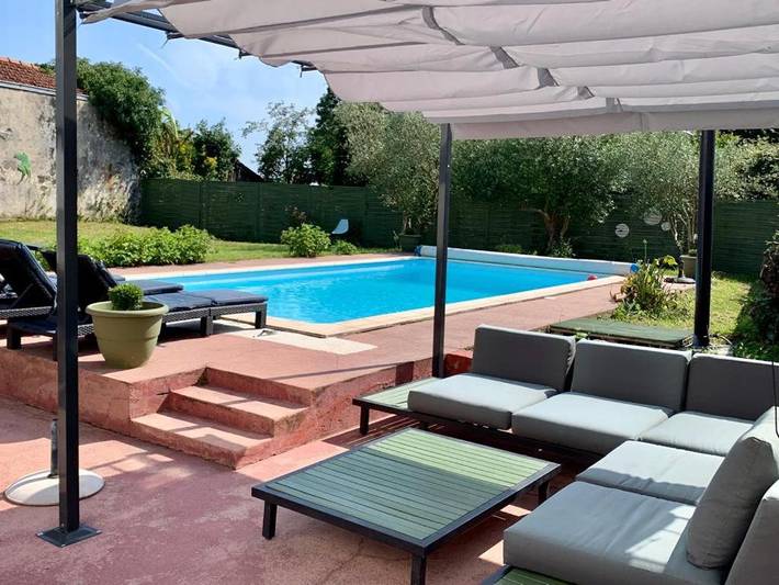 Location de vacances pour 10 personnes, avec terrasse ainsi que piscine et vue à Saint-Bonnet-sur-Gironde - 3