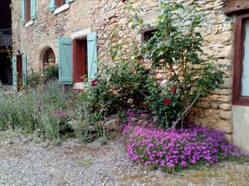 Gîte pour 13 personnes, avec terrasse ainsi que jacuzzi et jardin, animaux acceptés dans l' Ariège
