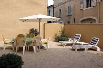 Location de vacances pour 4 personnes, avec jardin à Bonnieux