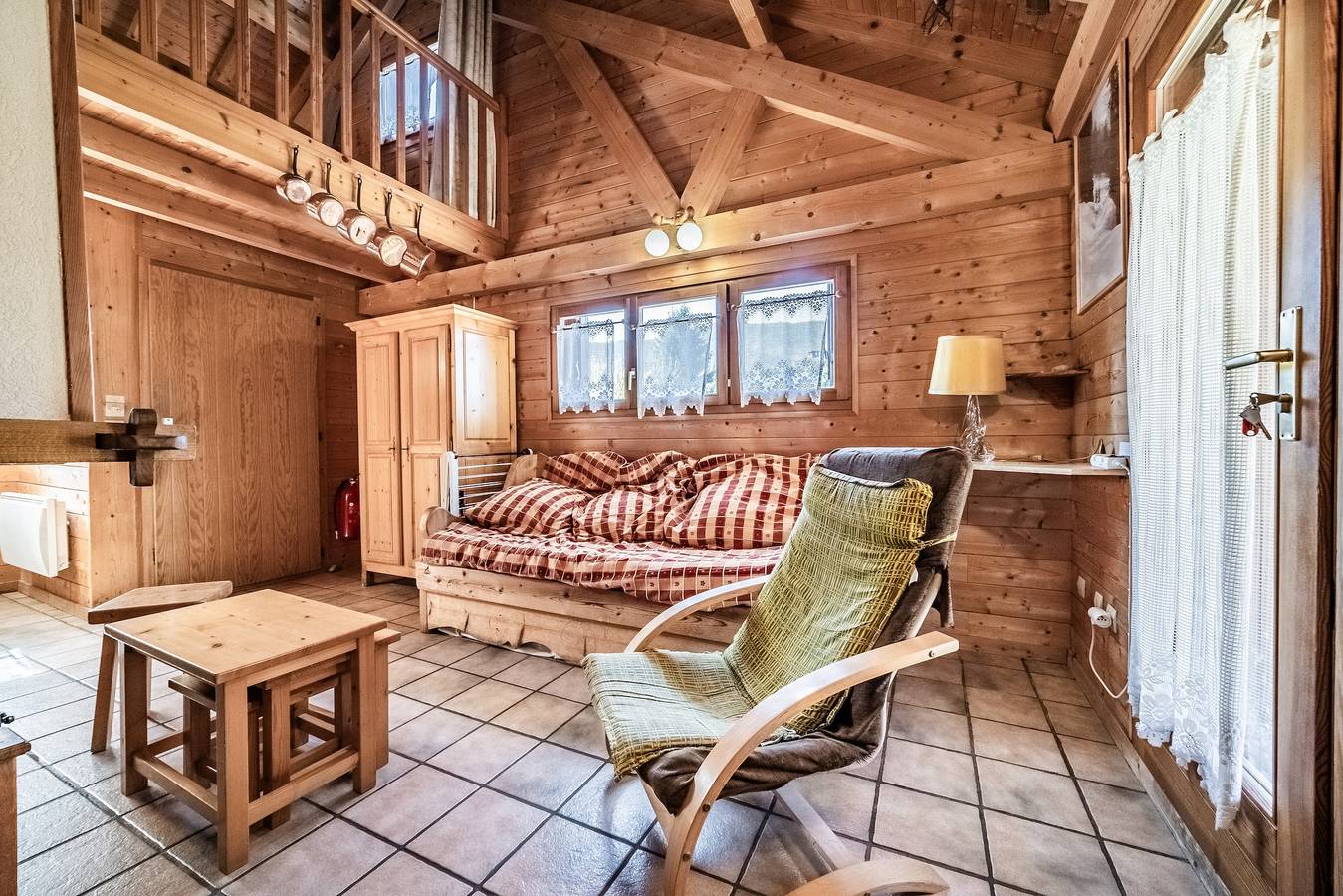 Chalet « 6p Simple - Le Manou »: Vista a la montaña, terraza privada y Wi-Fi in Verchaix, Region Bonneville