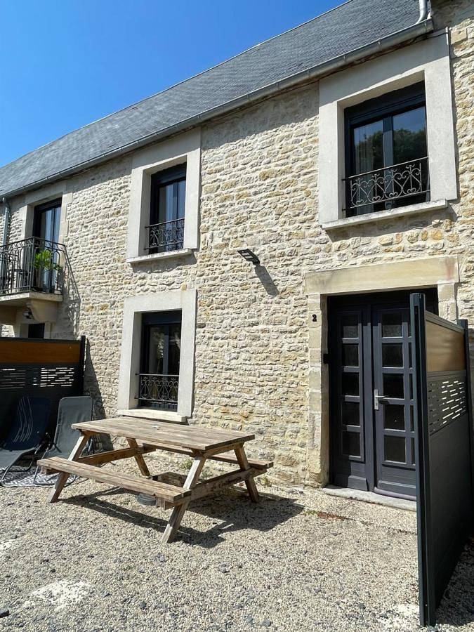 Two-Bedroom House in Manvieux, Région de Bayeux