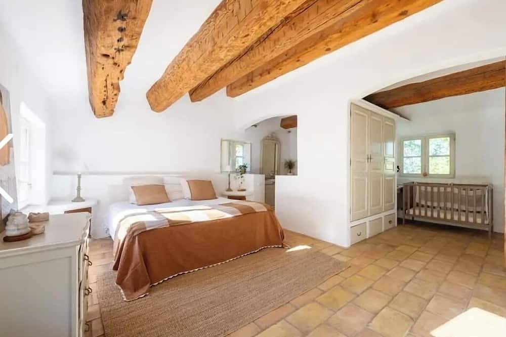 18th-century bastide 6 minutes from the center of Aix-en-Provence in Le Tholonet, Region de Aix-en-Provence