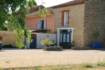 Gîte pour 2 personnes, avec piscine et jardin à Monteux