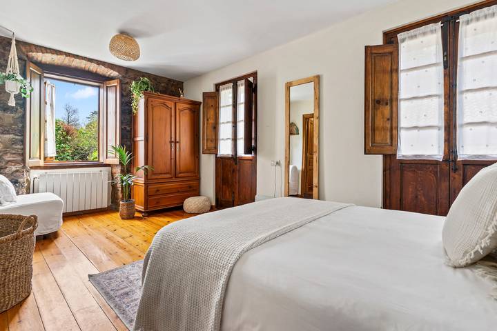 Alojamiento y desayuno para 3 personas, con Balcón y Jardín en Comarca de Gijón