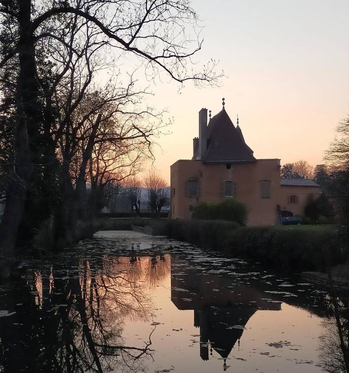 Location de vacances pour 2 personnes, avec jardin ainsi que vue et piscine à Denicé - 3