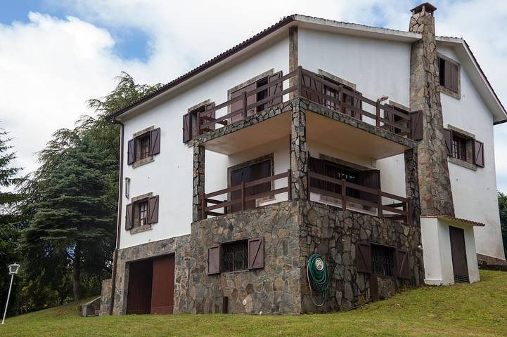 Casa de campo para 10 pessoas, com jardim e varanda, com animais de estimação - 1