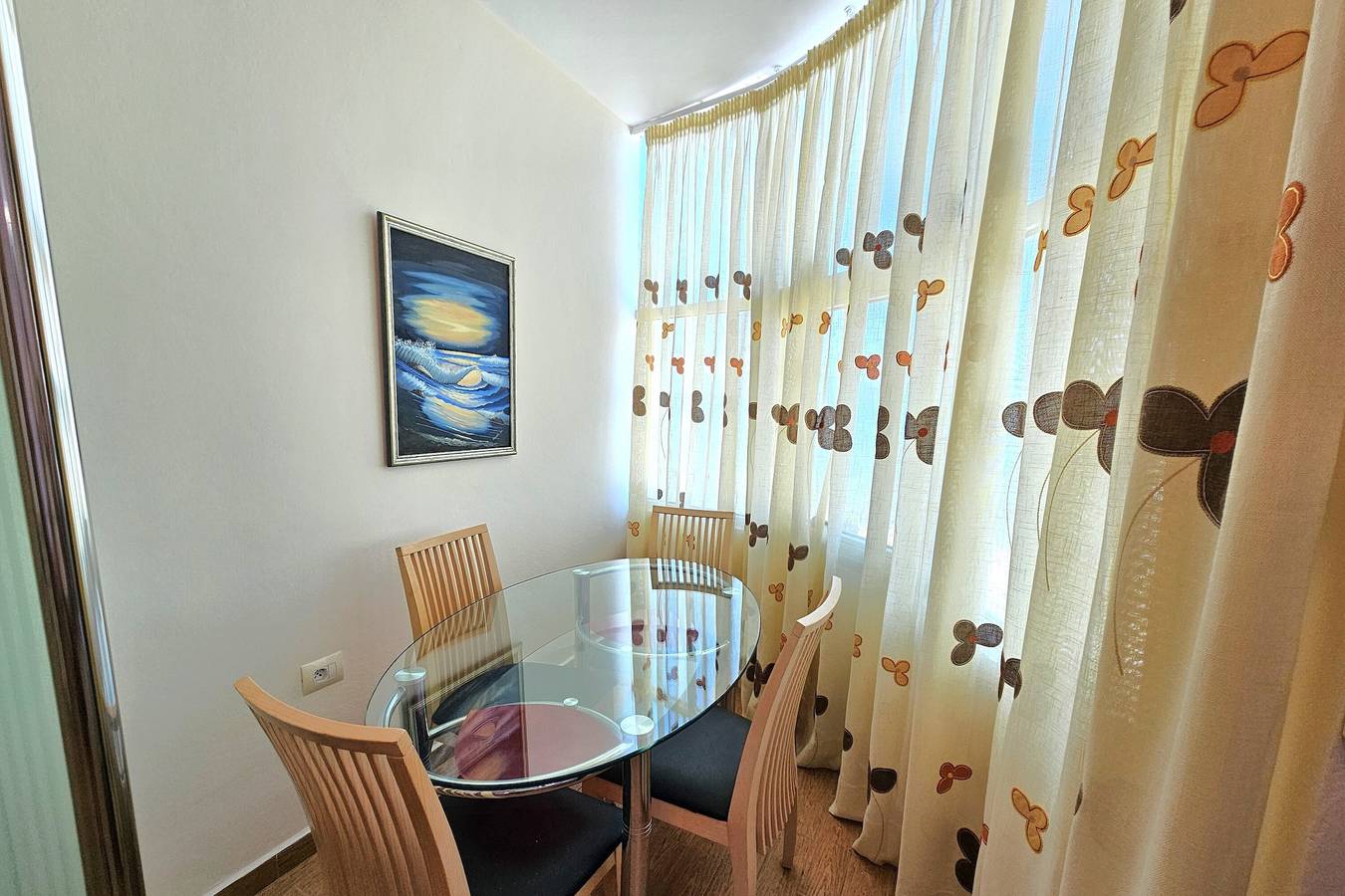 Apartamento entero, Apartamento de vacaciones para 4 personas con balcón in Vlorë