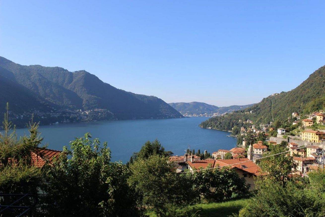 Ganze Wohnung, Ferienwohnung für 6 Personen mit Pool in Moltrasio, Comer See