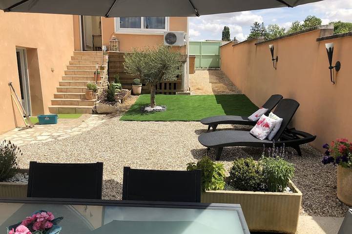 Gîte pour 8 personnes, avec Balcon et Jardin à Villy