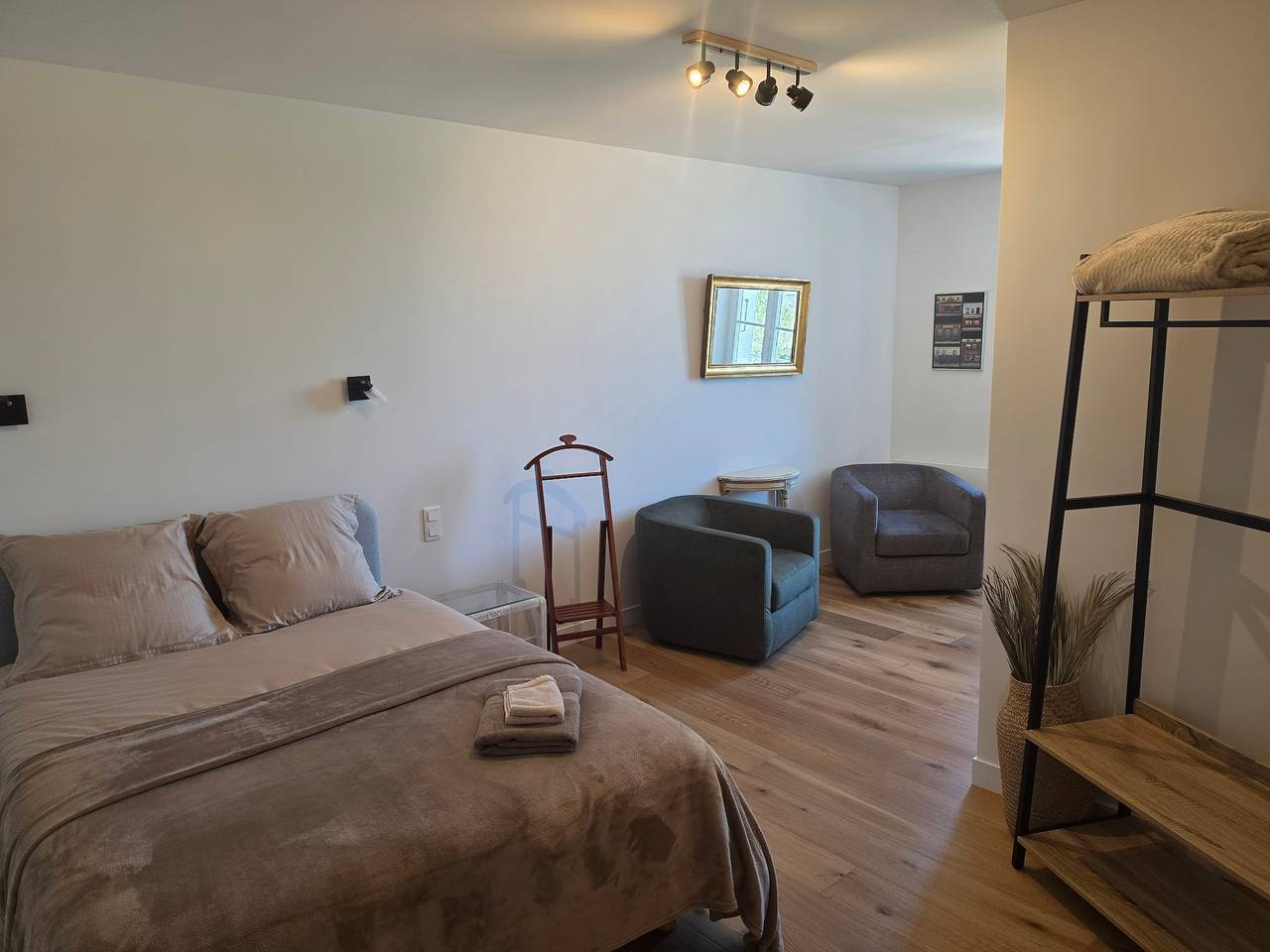 Zimmer „Mésange“ mit Seeblick, privater Terrasse und Wlan in Excenevex, Thonon-les-Bains und Umgebung