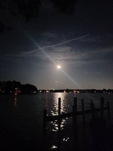 Vacation House for 12 Guests in Lake Conroe, Texas, Picture 4