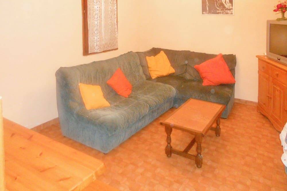Entire apartment, Homerez - Apartment in Fontrabiouse in Fontrabiouse, Parc naturel régional des Pyrénées catalanes