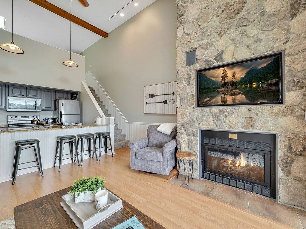 Ganze Wohnung, Ewi#357| Downtown Charlevoix | Pool, Hot Tub, Sauna in Charlevoix, Charlevoix County