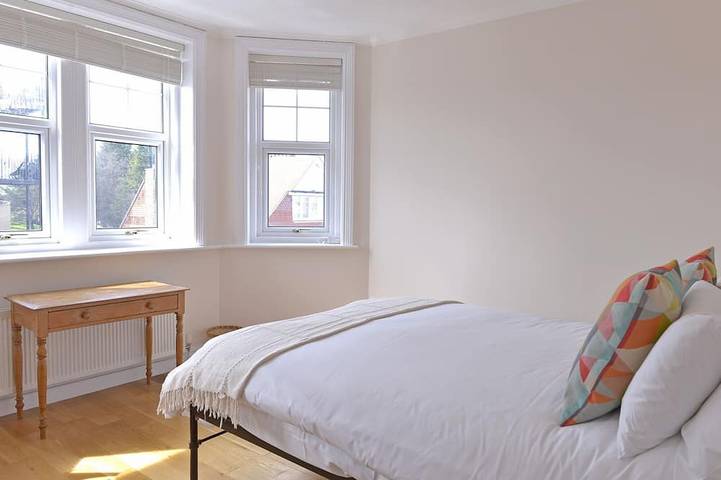 Apartamento entero, Sea Dreams - apartamento familiar con balcón y vistas al mar in Eastbourne, Sussex Oriental