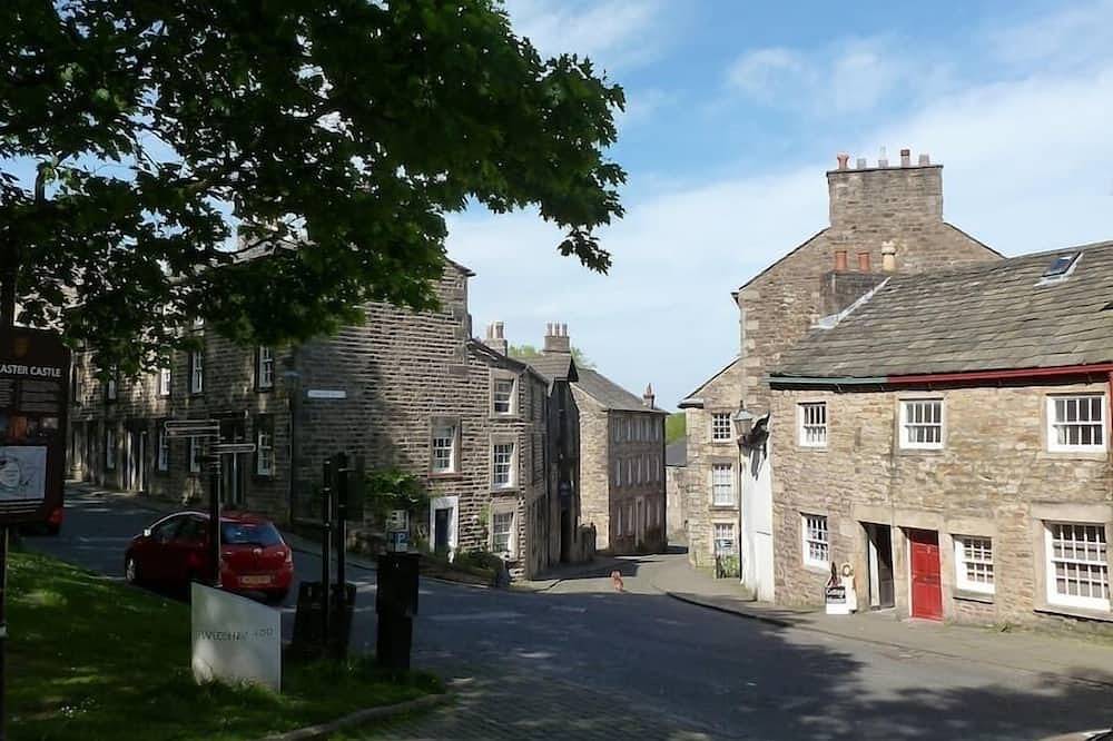 Entire apartment, City Centre apartment with a Norman Castle for a Neighbour! in Lancaster, Lancashire