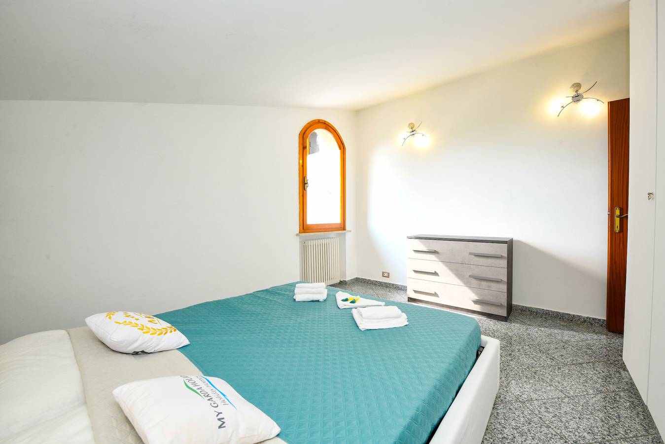 Appartement entier, My Garda Holiday Home Peschiera 1 in Peschiera del Garda, Montagnes autour du lac de Garde