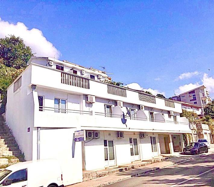 Apartament wakacyjny dla 2 osób, z taras i widok oraz ogród, zwierzęta dozwolone w Herceg Novi