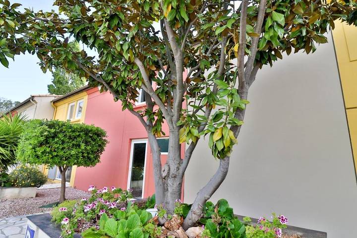 Hôtel pour 2 personnes, avec terrasse ainsi que vue et jardin à La Farlède - 3