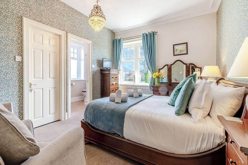 8 bedroom accommodation in Goathland, near Whitby in Goathland, North York Moors National Park