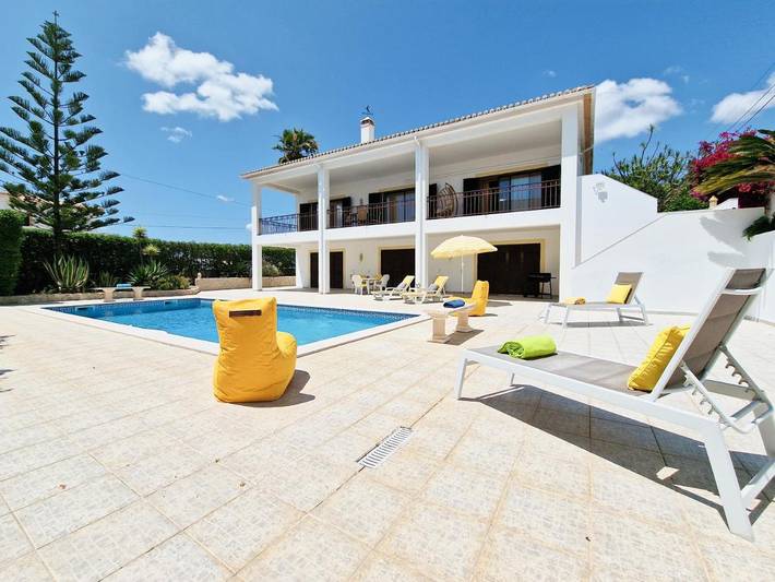Villa für 9 Personen, mit Balkon und Terrasse sowie Garten und Kinderpool in Portimão