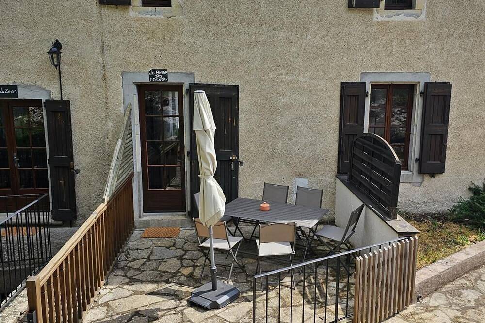 Entire apartment, Domaine de Bagard - Gîte Cevennes 53m² 4/7 pers Terrace in Sauve, Le Vigan region