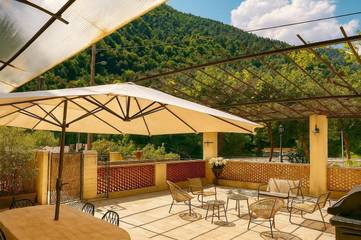 Gîte pour 8 personnes, avec terrasse ainsi que vue et vue sur le lac à Breil-sur-Roya