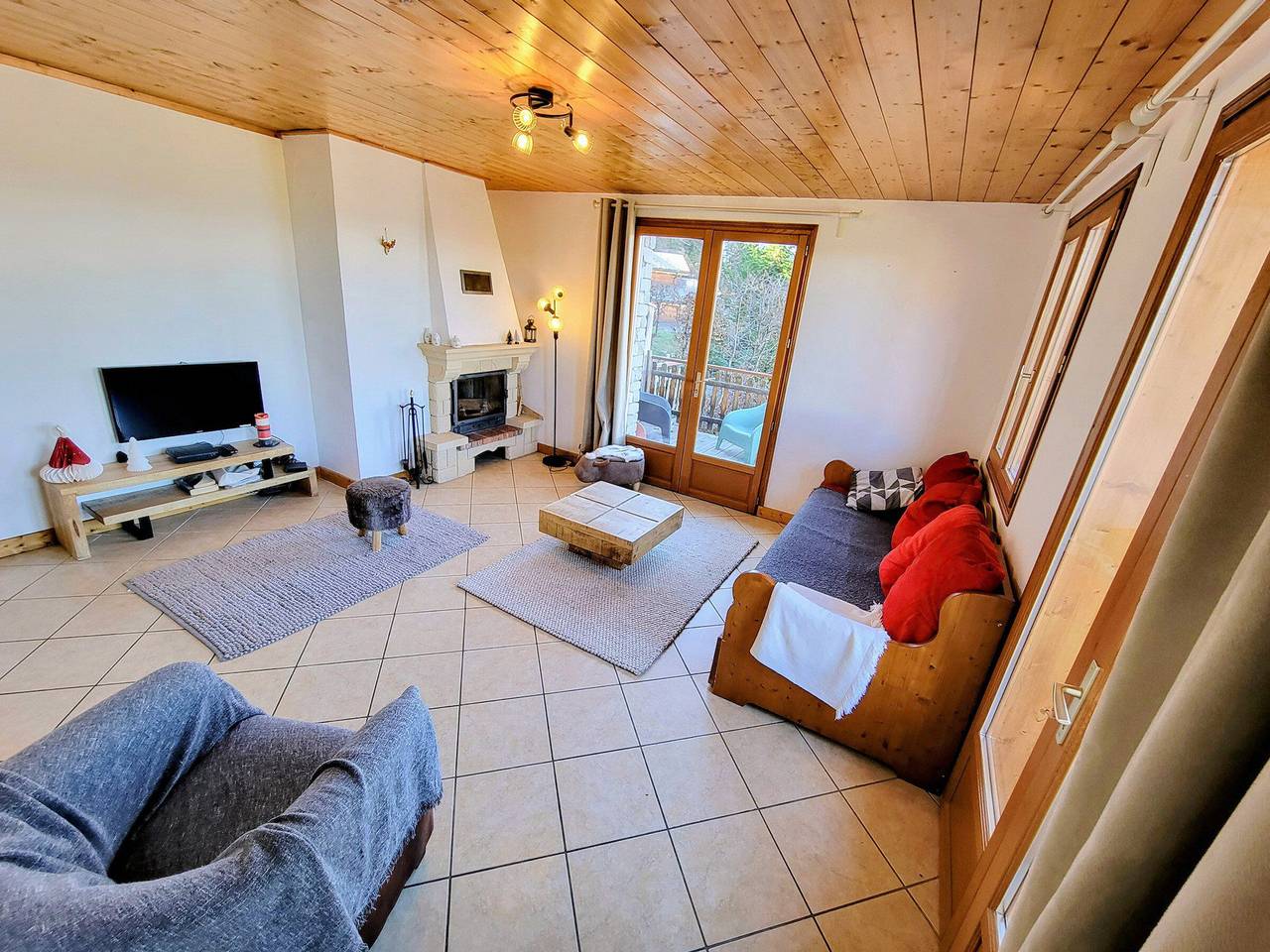 Renoviertes Chalet in ruhiger Lage mit Terrasse, Parkplatz, Wlan, Haustiere erlaubt in Arc 1800, Bourg-Saint-Maurice