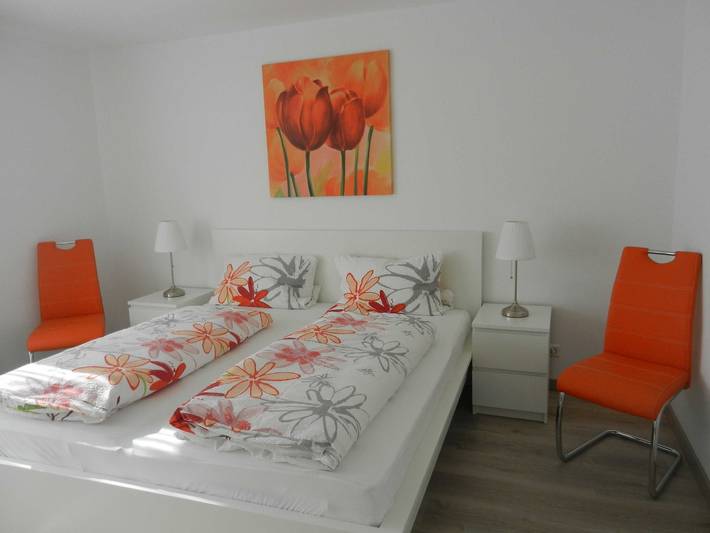 Ganze Ferienwohnung, Ferienwohnung Krusch mit großer Terrasse - Drei-Zimmer Ferienwohnung mit großer Terrasse im 1. Og in Meersburg, Region Bodensee-Oberschwaben