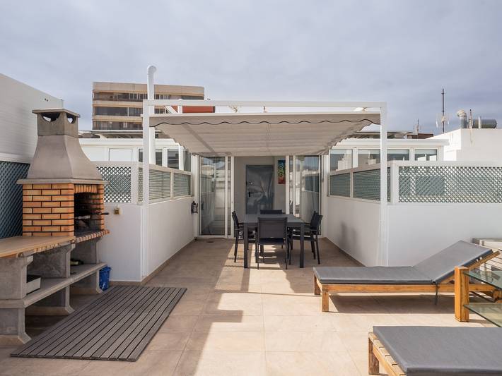 Appartement entier, Appartement de vacances 'Fantstico Ático En Las Canteras' avec vue sur mer, terrasse privée et Wi-Fi in Las Palmas de Gran Canaria Centre, Las Palmas de Gran Canaria