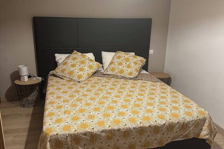 3-bedroom house, close to beaches, quiet Ideal for family or friends. Air-conditioned in Venzolasca, Región de Corte