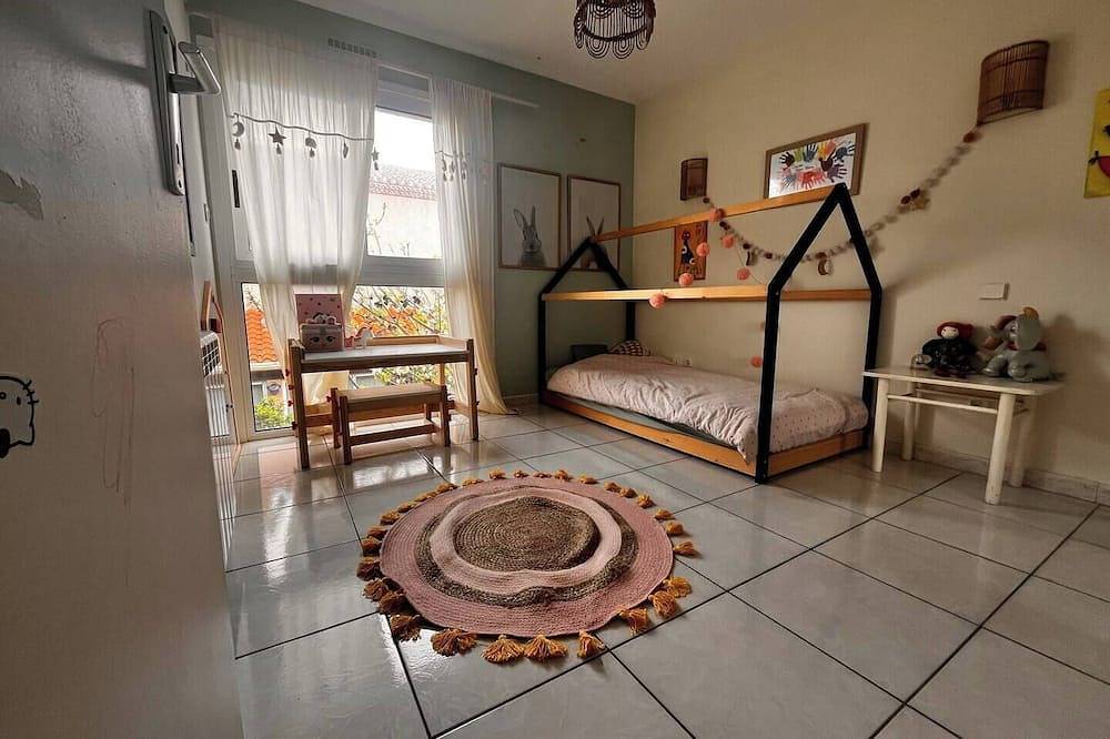 Spacious family home, private pool in Bompas, Côte d'Améthyste