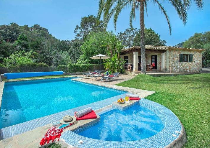 Villa für 4 Personen, mit Whirlpool und Garten in Pollença