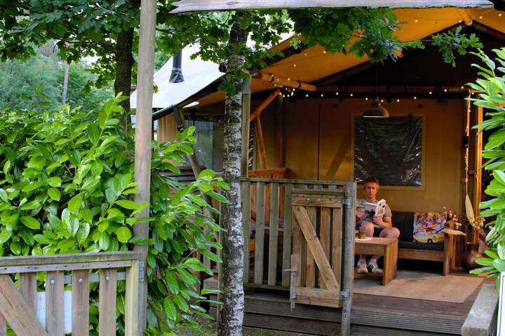 Vakantiepark voor 7 personen, with Balkon and Terras as well as Tuin and Zwembad in het Nationaal Park Veluwezoom