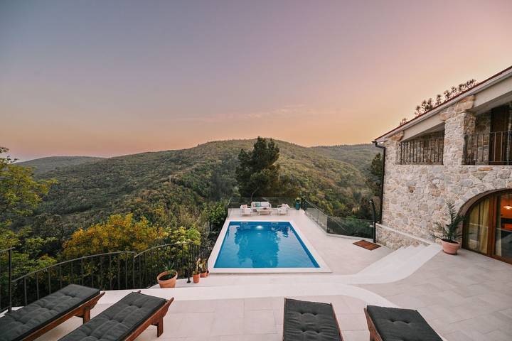Villa pour 8 personnes, avec jardin et terrasse, animaux acceptés à Rabac