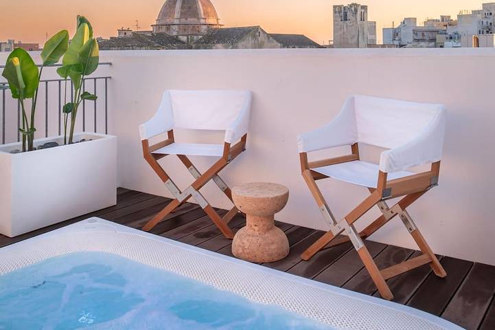 Ferienwohnung für 4 Personen, mit Balkon und Whirlpool sowie Terrasse