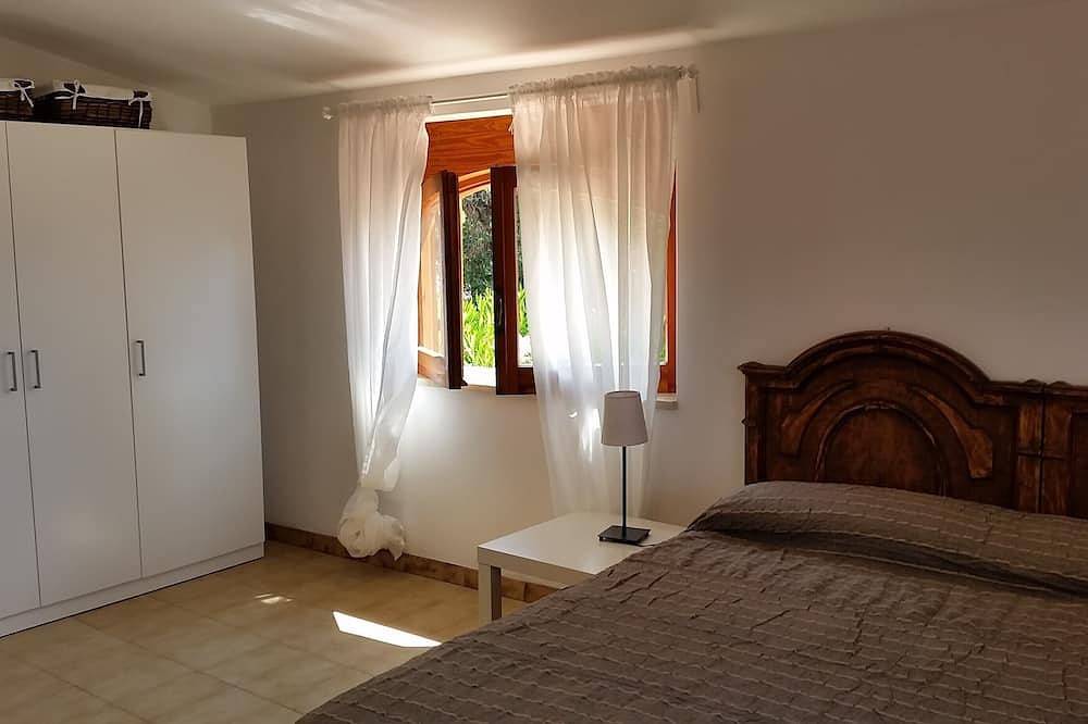 Appartamento intero, Villa Anna- Mansarda vista mare con terrazza, a pochi minuti dalla spiaggia in Marina di Fuscaldo, Fuscaldo