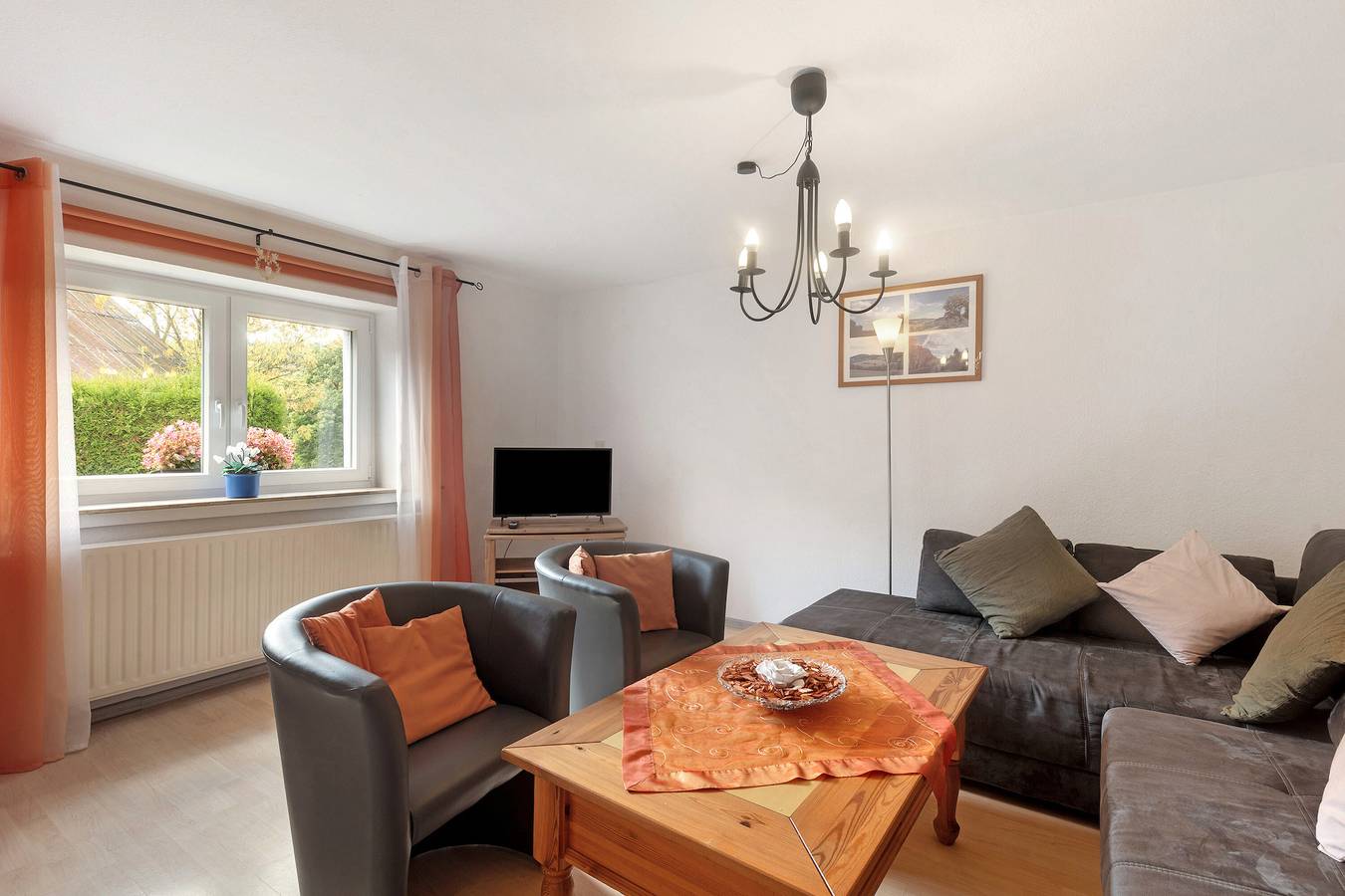 Entire apartment, Holiday Apartment with Private Terrace, Shared Garden and Wi-Fi in Medebach, Upland