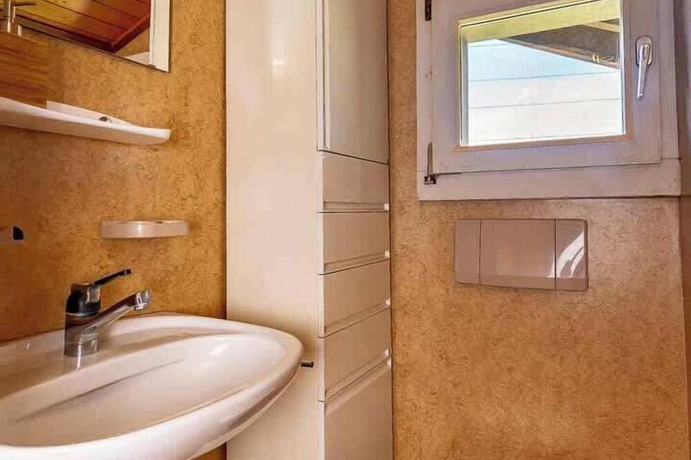 Ganze Wohnung, Chalet in der Natur | Küche | Parkplatz | Wlan in Spiez, Thunersee