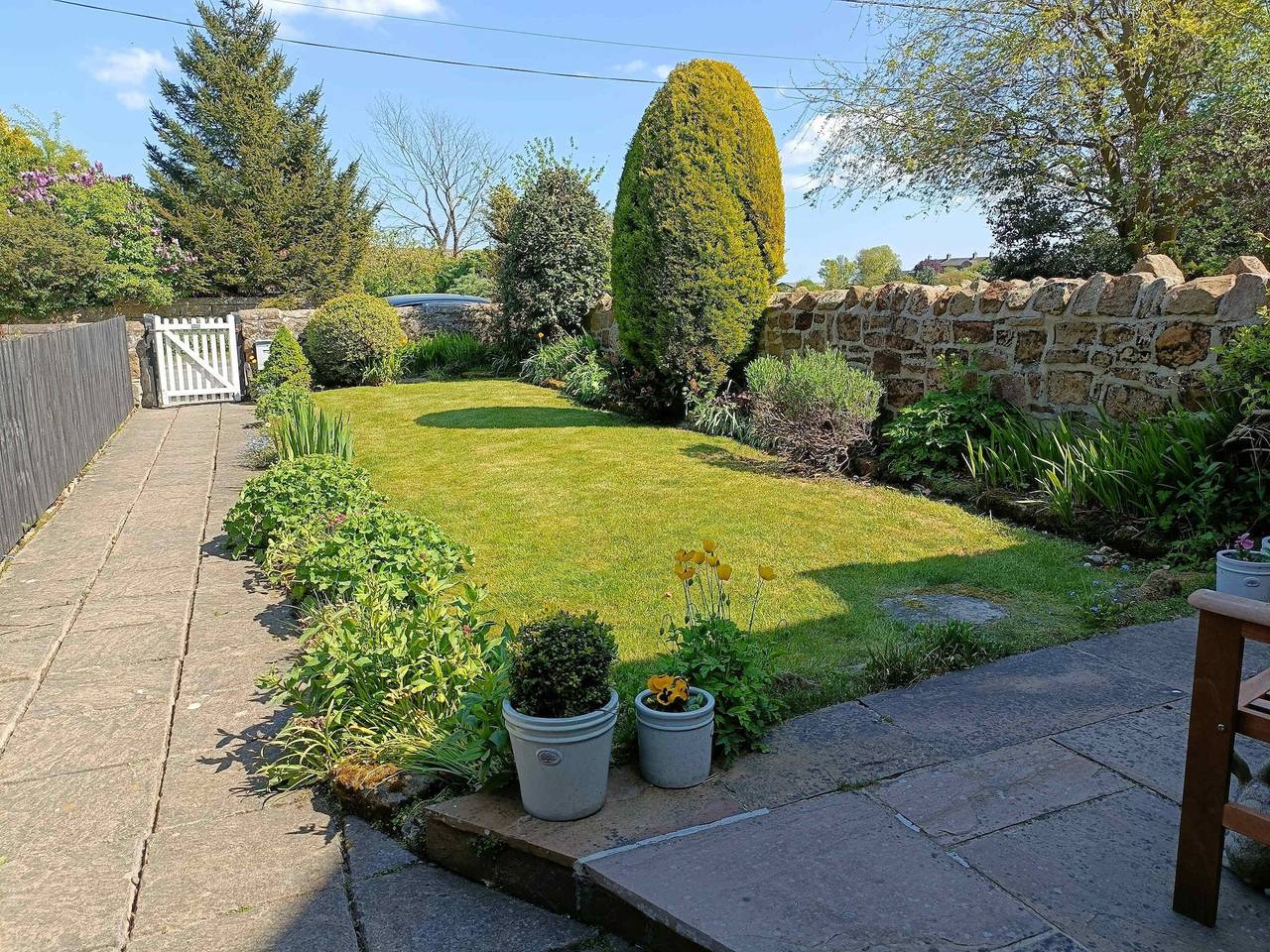Host Stay Honeysuckle Cottage in North York Moors National Park