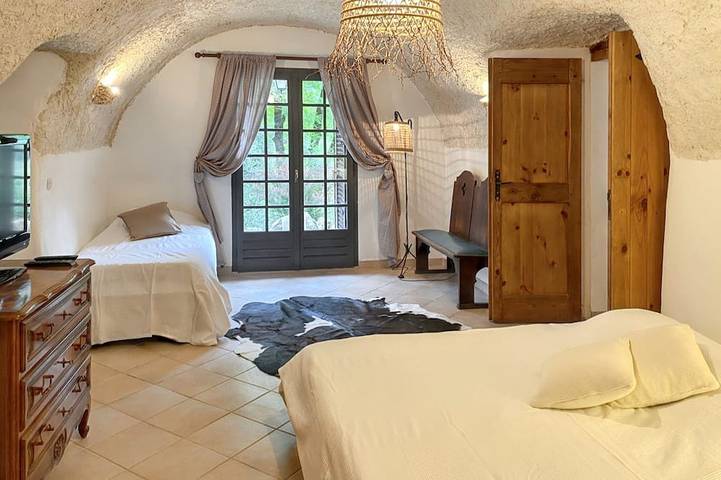 Location de vacances pour 9 personnes, avec jardin et piscine à Saint-Julien-de-la-Nef - 2