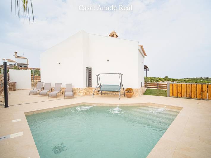 Casa rural para 6 personas, con terraza además de vistas al lago y piscina en Trebujena