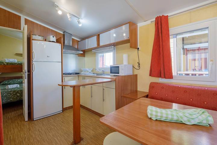 Bungalow 'D' with Private Pool, Private Terrace and Wi-Fi in O Grove, Rías Baixas