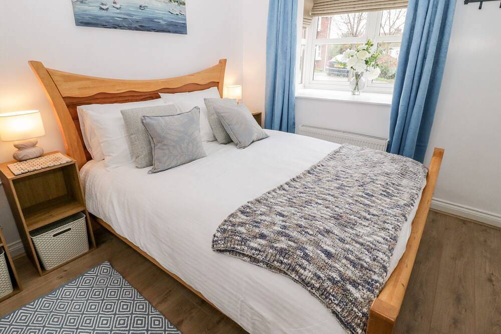 10 The Orchard, pet friendly, with a garden in Rhos-On-Sea in Rhos on Sea, Conwy region