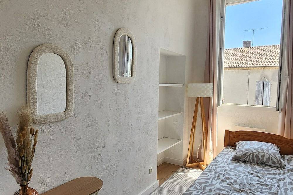 Apartamento entero, Bright 80-square-meter, 3-bedroom apartment in Condom, Gers