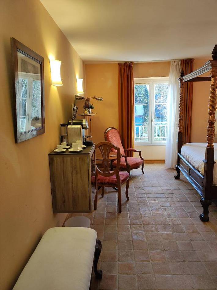 Hôtel pour 2 personnes, avec Jacuzzi et Terrasse ainsi que Jardin et Vue à Sainte-Maure-de-Touraine - 3