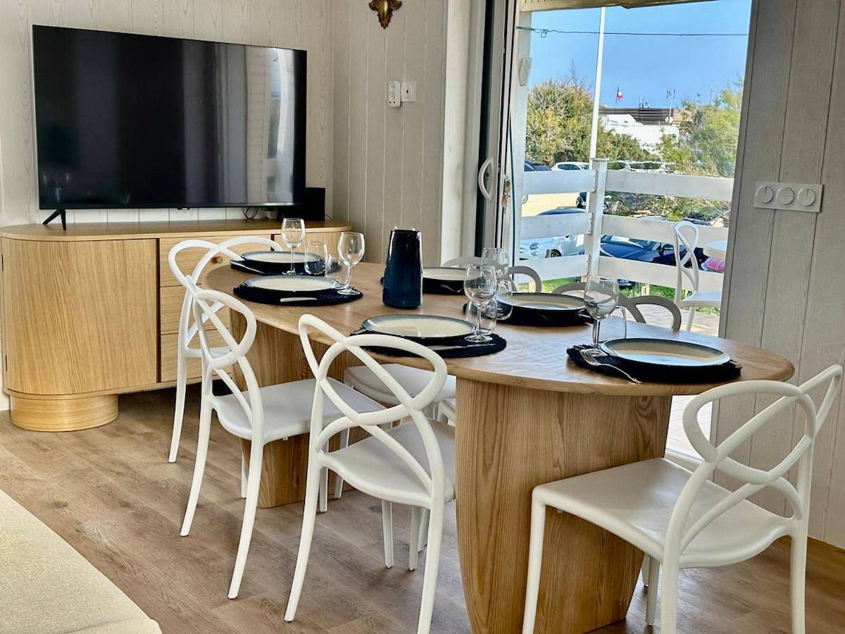 Chalet Sybille, front de mer 1ère Ligne clim avec draps et ménage final inclus in Plage des Chalets, Gruissan