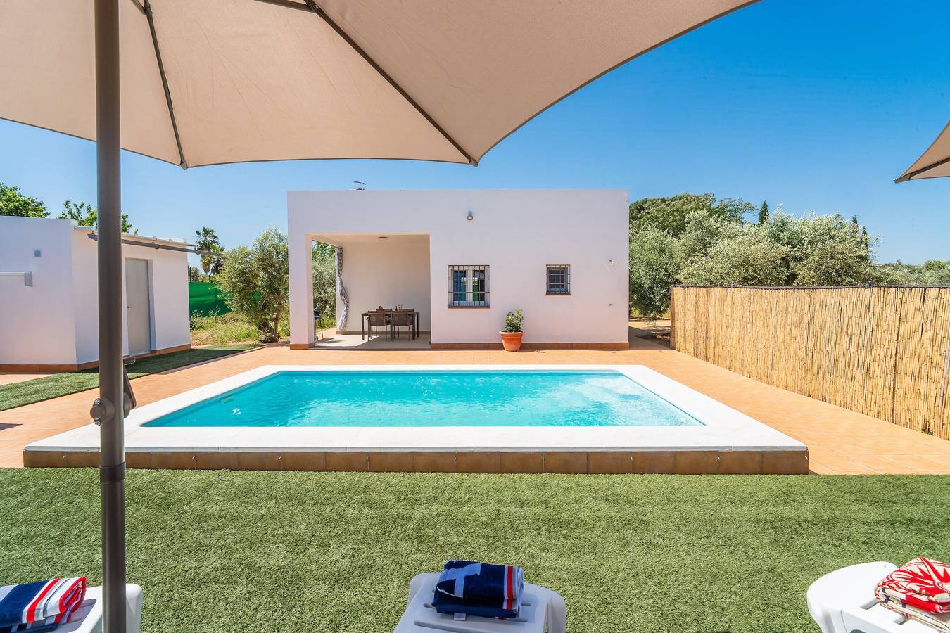 Finca 'Olivera' mit privatem Pool, Wi-Fi und Klimaanlage in Marchena, Sevilla Provinz